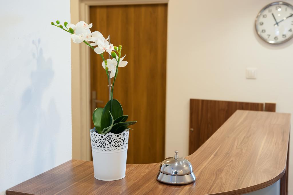 Patra Bed and Breakfast Warszawa Exteriör bild
