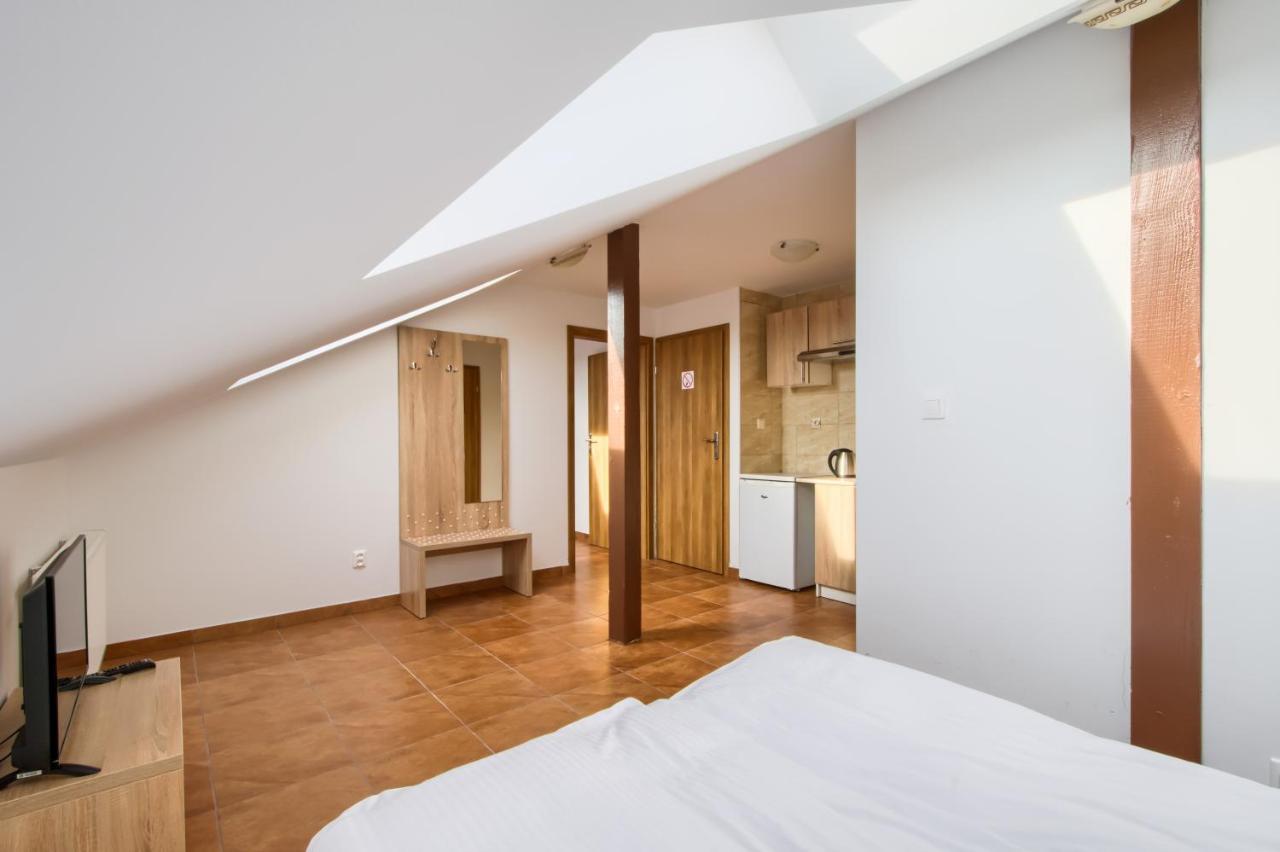 Patra Bed and Breakfast Warszawa Exteriör bild